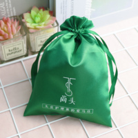 Sac pochette personnalisé en satin avec logo pour cheveux vêtements chaussures bijoux cosmétiques cadeau sac d'emballage en satin de soie sac de rangement pour perruque