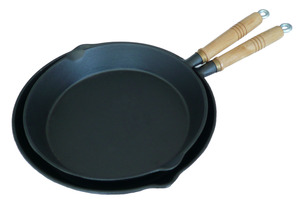 Poêle à frire/skillet <span class=keywords><strong>en</strong></span> fonte Forrest, pré-culottée, noire, avec manche <span class=keywords><strong>en</strong></span> <span class=keywords><strong>bois</strong></span>, durable et résistante à la chaleur, pour cuisinières électriques, à <span class=keywords><strong>gaz</strong></span> et à induction - Product Image 4