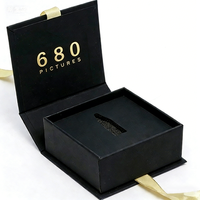 Boîte à bijoux élégante personnalisée en carton noir en forme de livre, avec estampage à chaud, emballage cadeau en papier, boîte avec logo et poignée en ruban