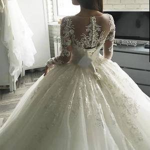 Abito da sposa 2024 a maniche lunghe stile principessa, con applicazioni in pizzo, perline e cristalli, scollo rotondo, taglie forti - Product Image 2