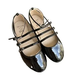 Show de sapatos infantis de couro envernizado Mary Jane, sapatos de estudante, sapatos de princesa de fundo plano com elásticos