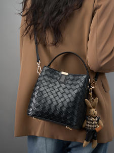 Son moda kadınlar için hakiki deri dokuma inek derisi çapraz vücut el kova çanta bayanlar omuz çantaları küçük kamera çanta - Product Image 3