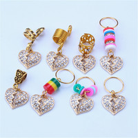 1 sac d'accessoires de coiffure pour enfants : bijoux pour tresses, anneaux de cheveux, pendentifs cœur creux en alliage à ressort, épingles à cheveux, pour DIY et fêtes