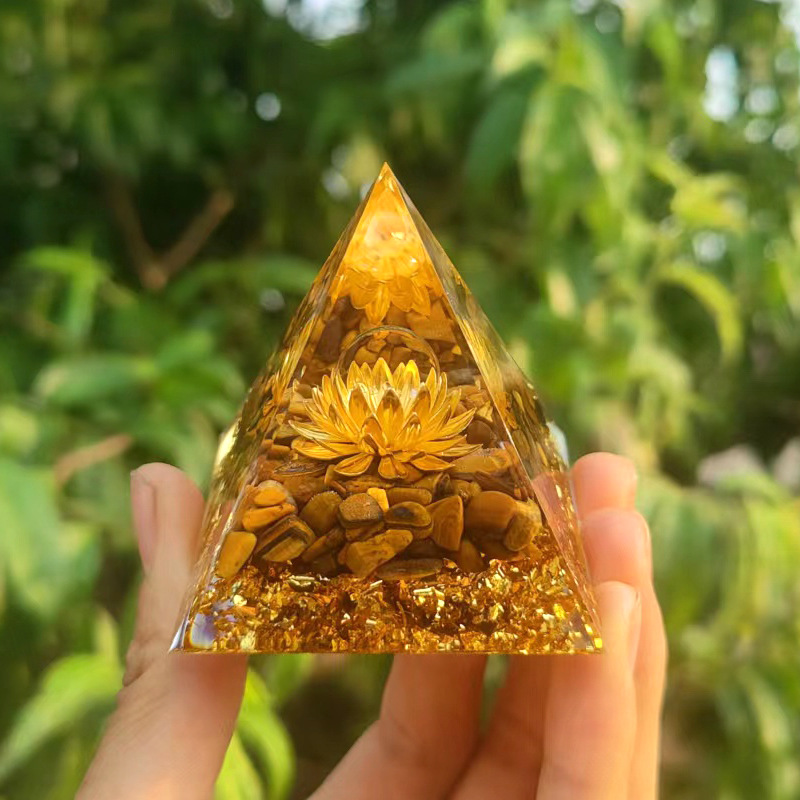 Pyramide de cristal type-6