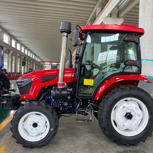 Tractor agrícola rojo 4x4 de 50HP con transmisión de engranajes, equipado con cabina de lujo y alto nivel de seguridad, adecuado para la producción agrícola. - Product Image 4