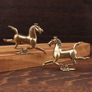 Ornement en laiton : Cheval galopant marchant sur une hirondelle volante, Décoration animale du zodiaque pour la maison - Product Image 1