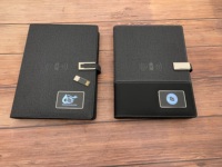 8000mAh Powerbank Notebook Con Cargador Inalámbrico Y Usb