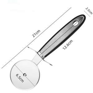 Juego de 2 Utensilios para Pizza de Primera Calidad, Cortador de Acero Inoxidable y Espátula con Mango Ergonómico de Agarre Suave para Hornear en Casa - Product Image 2