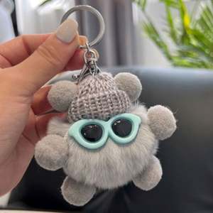 Elfe en peluche porte-clés jouet Mini mignon Cool lunettes <span class=keywords><strong>de</strong></span> soleil casquette elfe briquettes bouffée peluche poupée Anime pendentif <span class=keywords><strong>kawaii</strong></span> peluche pompon porte-clés - Product Image 5