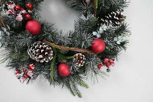 Low Price Customized <b>Artificial</b> Outdoor Decorations Christmas <b>Wreaths</b> Luxury Pvc <b>Artificial</b> Christmas <b>Wreath</b> - Product Image 5