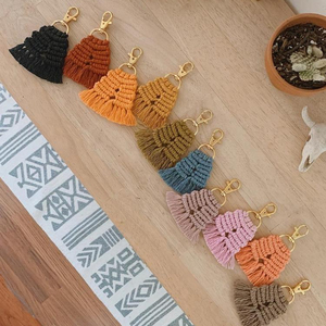 พวงกุญแจมาคราเม่ทำมืออย่างสวยงาม - Product Image 1