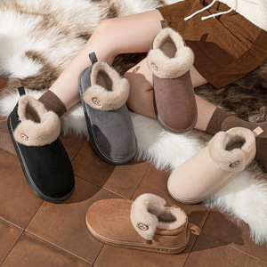 Sacs en peluche épais d'hiver et pantoufles en coton offrant chaleur, confort et antidérapabilité pour les couples à la maison - Product Image 4