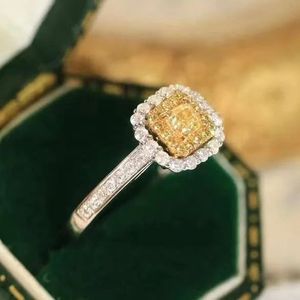 Bague de fiançailles Xinfly avec diamant jaune taille coussin de 0,56 carat, bijoux en or pur 18 carats - Product Image 2