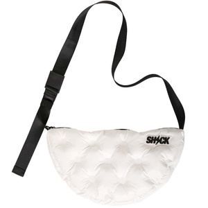 Bolso Bandolera Acolchado de PU Blanco con Correa Ajustable, Cierre de Cremallera, Estampado de Letras y Logotipo, para Uso Diario en Todas las Estaciones - Product Image 1