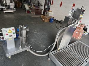 Máquina de llenado de cubos, tapado automático de caucho y llenado de líquidos para la producción diaria de productos químicos neumáticos - Product Image 2