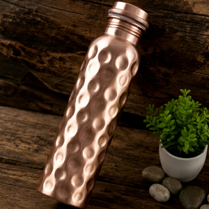 Carafe en cuivre texturé martelé de luxe Heritage Ripple, design minimaliste, étanche, en cuivre pur - Product Image 1