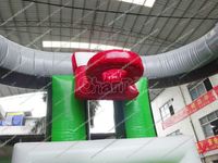 Structure Gonflable de Jeux Extérieurs pour Enfants : Terrain de Football et de Basketball, Parcours de Trampoline, Toboggan, Château Gonflable, Jeux d'Escalade, Aire de Jeux Combinée et Piste Décorative