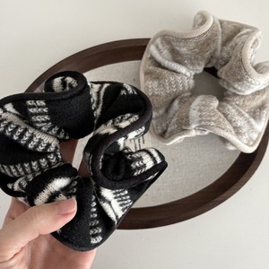 ยางรัดผมแบบถักทอสีทึบแนววินเทจ - Product Image 6