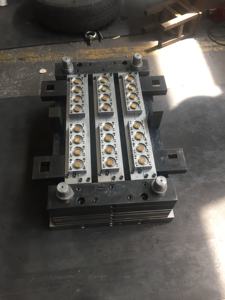 الصين العفن المورد خدمة مخصصة الدقة حقن صب المسمار البلاستيك غطاء زجاجة مياه العفن صنع - Product Image 2