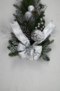 Guirnalda de Navidad para colgar en la pared personalizada a bajo precio, corona de lágrima para puerta de bola de Navidad de lujo - Product Image 4