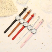 Ensemble de montres tendance pour filles d'école primaire Petite fille Mignonne Montre pour enfants Montre électronique à quartz pour enfants