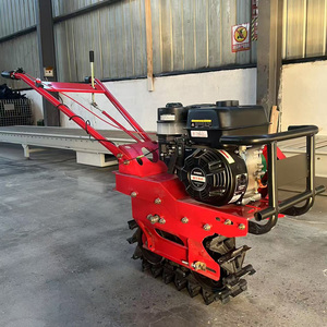Cultivador de gasolina rojo con alimentador de semillas y múltiples accesorios, tractor multifuncional mini para granja. - Product Image 2