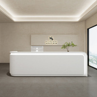 En stock : Bureau de réception de spa moderne et écologique avec bande LED, design incurvé sur le devant, personnalisable pour hôpitaux et supermarchés