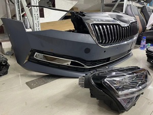 <span class=keywords><strong>Skoda</strong></span> SuperB d'<span class=keywords><strong>occasion</strong></span> 2017-2024 Haute Performance <span class=keywords><strong>RS</strong></span>/VRS Bodykit Grille en fibre de carbone plastique Accessoire arrière Mise à niveau du pare-chocs avant - Product Image 4