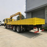 Truk Derek Berat 6x4 Sinotruk Howo 10t dengan Mesin Weichai 400HP, Boom Teleskopik, untuk Penanganan Material