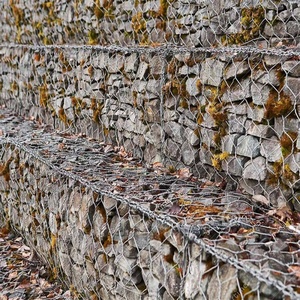 Gabions soudés à cadre métallique découpés sur mesure pour la protection des pentes de rivières, la stabilisation des talus, les clôtures et les cages en pierre pour aménagements paysagers - Product Image 2