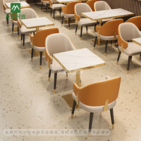 Tables et chaises de restaurant, combinaison écologique, bois durable, design contemporain pour usage commercial