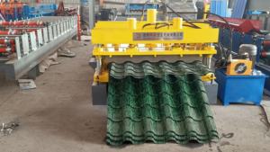 Metalen Dakpannen Maken <span class=keywords><strong>Machine</strong></span> Voor Bouwmateriaal Machines Geglazuurde Tegel Rolvormen <span class=keywords><strong>Machine</strong></span> Prijs - Product Image 5