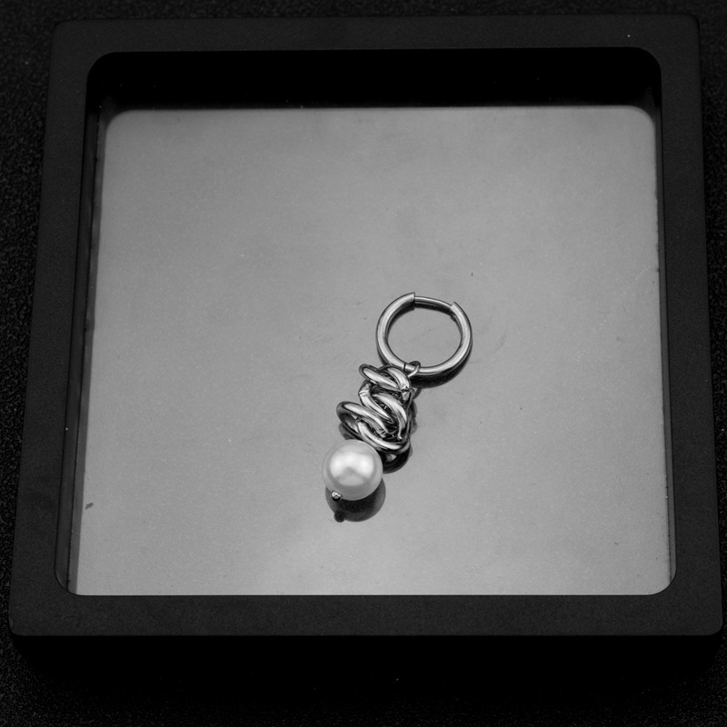 E008-White1 (One there are ear holes earring)