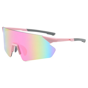Gafas de ciclismo deportivas personalizadas con montura negra, lentes de PC con protección UV400, antideslizantes, para hombre, para correr, senderismo y actividades al aire libre. - Product Image 3