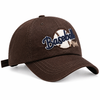 Casquette de baseball respirante à 6 panneaux beige avec maille perforée, motif lettre M, visière pré-courbée, fermeture ajustable, unisexe, tendance