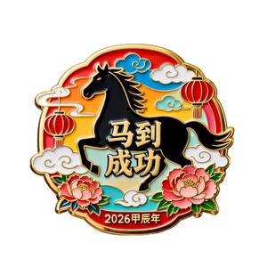 Aimant de réfrigérateur porte-bonheur en métal émaillé plaqué or, design moderne, personnalisé, Année du <span class=keywords><strong>Cheval</strong></span> chinois 2026, pour entreprise, Nouvel An, de notre usine avec 20 ans d'expérience - Product Image 1