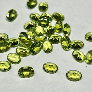 Piedra Suelta de Peridoto Natural con Corte Ovalado - Product Image 4