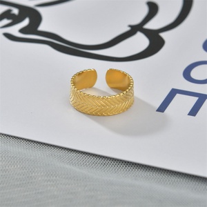 Anillo Abierto Ajustable de Acero Inoxidable con Baño de Oro de 14K, Estilo Vintage Francés, 7mm de Ancho, Joyería para Mujer - Product Image 4