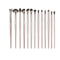 Ensemble de 13 pinceaux pour fard à paupières en poils synthétiques doux pour débutants comprenant un eye-liner pour le nez et les lèvres.