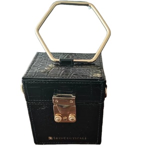 Caja cosmética cuadrada con asa de metal, caja de plástico para joyas, anillos, colgantes, brazaletes, envuelta en cuero PU, caja para joyas. - Product Image 1