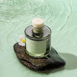 Aceite Esencial de Aromaterapia de Té Nuevo en Botella de Vidrio Cilíndrica de 50 ml, Modelo ZH3601, Fragancia Duradera y Sostenible para Hoteles, Hogares e Interiores - Product Image 4