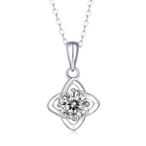 Colgante de Joyería Rui Chuan Premium Charm con Trébol de Cuatro Hojas de Moissanita de 1ct, Vvs S - Product Image 1