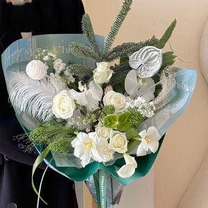 Venta al por mayor de papel kraft grueso y materiales de embalaje para ramos de flores con ambiente navideño - Product Image 2