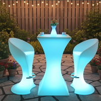 Table haute et chaises en PE éclairées par LED Loisirs en plein air Hôtel Fête en plein air Table de cocktail Ensemble de bar