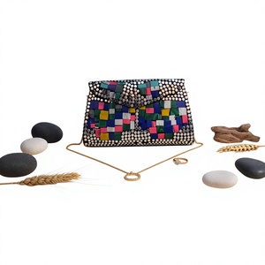 Sac à main artisanal de luxe en métal mosaïque floral perlé et pierres, fait main pour femme, idéal pour mariages et soirées - Product Image 1