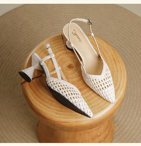 Escarpins noirs à bout pointu en satin avec bride réglable, talon fin clouté, sexy et confortables pour femme – Idéal pour l'été - Product Image 4
