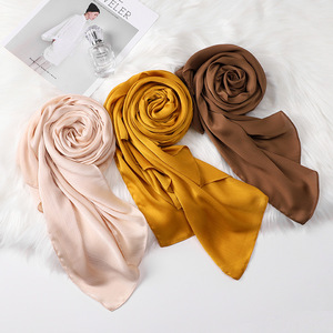 2021 nuovo Design Malaysia Chiffon Hijab indonesiano naturale grinkle monocromatica <span class=keywords><strong>sciarpa</strong></span> <span class=keywords><strong>da</strong></span> <span class=keywords><strong>donna</strong></span> lunga <span class=keywords><strong>sciarpa</strong></span> - Product Image 2