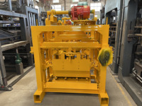 Machine à fabriquer des blocs creux en béton YaoDa QTJ 4-40 avec moteur, pression hydraulique et utilisation facile