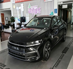 Grossiste en voitures d'<span class=keywords><strong>occasion</strong></span> : Magotan 300TSI Premium Comfort 2024 – Alternative au véhicule sport d'<span class=keywords><strong>occasion</strong></span> - Product Image 1
