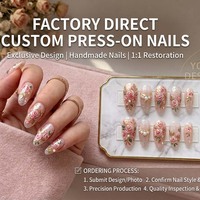 L'usine fournit des ongles artificiels sur mesure et en gros basés sur des modèles fournis.